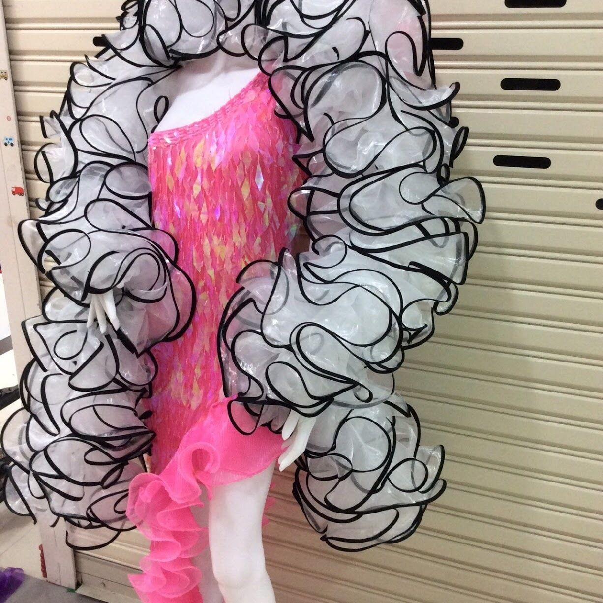 Da NeeNa B592 Vegas Showgirl Sequin Cabaret Stage Trimming 9 ft Gigantic Jumbo Boa