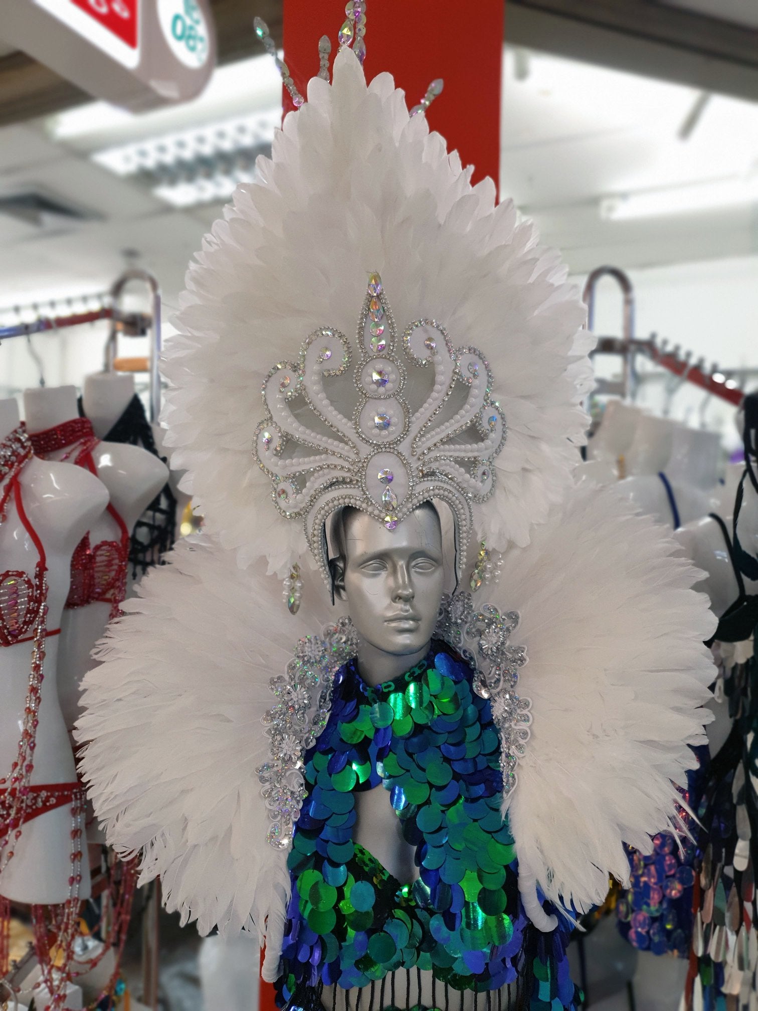 Da NeeNa C727F Glitter White Feather Crystal Dance Shoulder Headdress Backpack