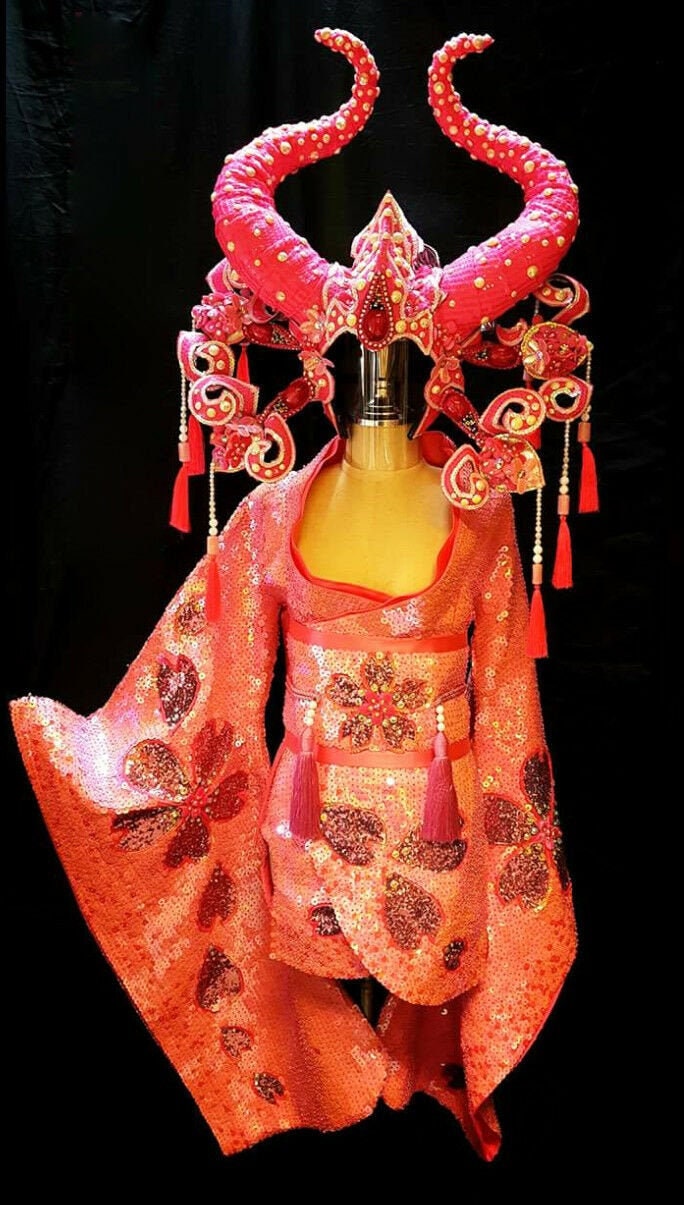 Da NeeNa HUT C812 Red Bull Queen Princess Crystal Emperor Headdress Costume Set XS-XL