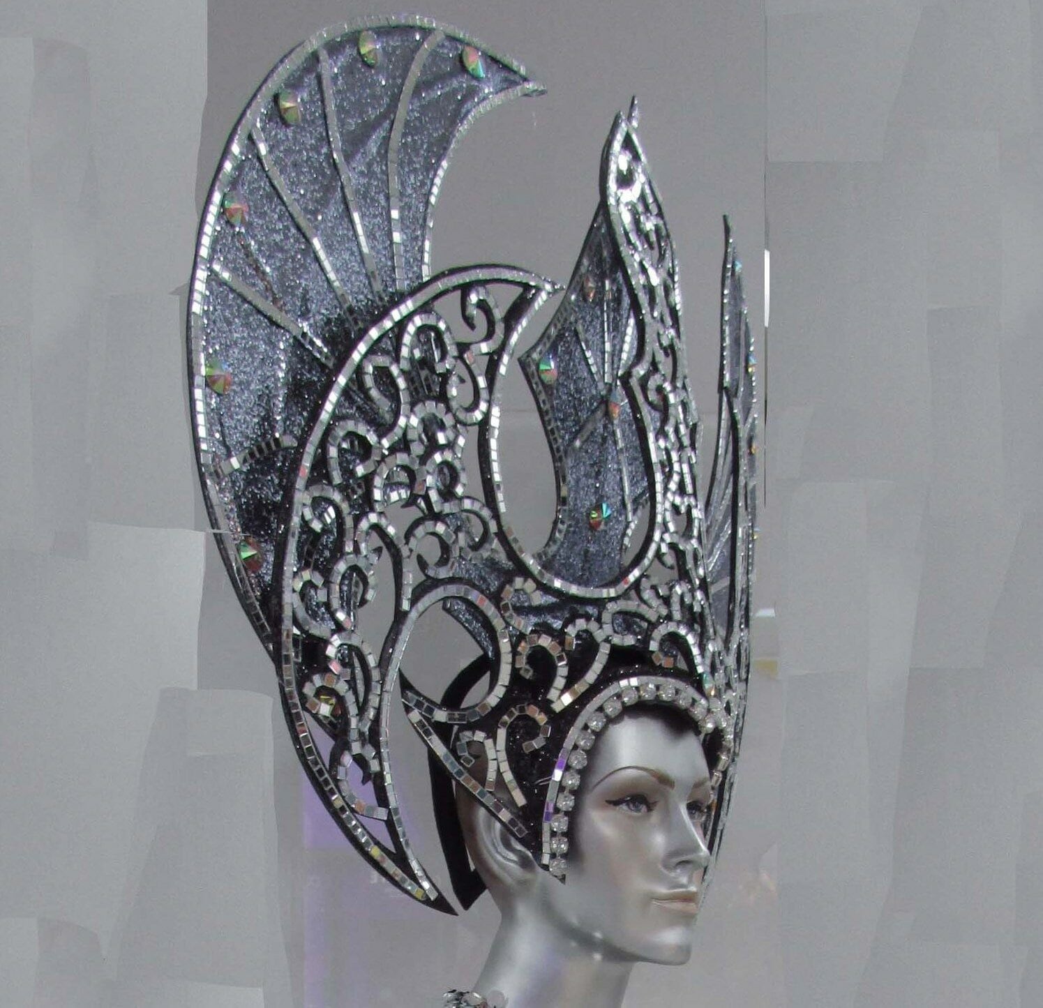 Da NeeNa H305 Queen of War Evil Batman Dance Headdress